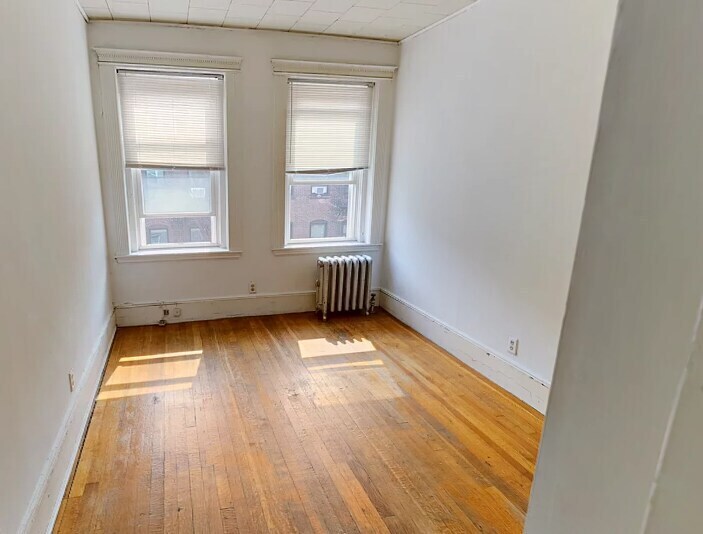 Primary Photo - 30 Symphony Rd