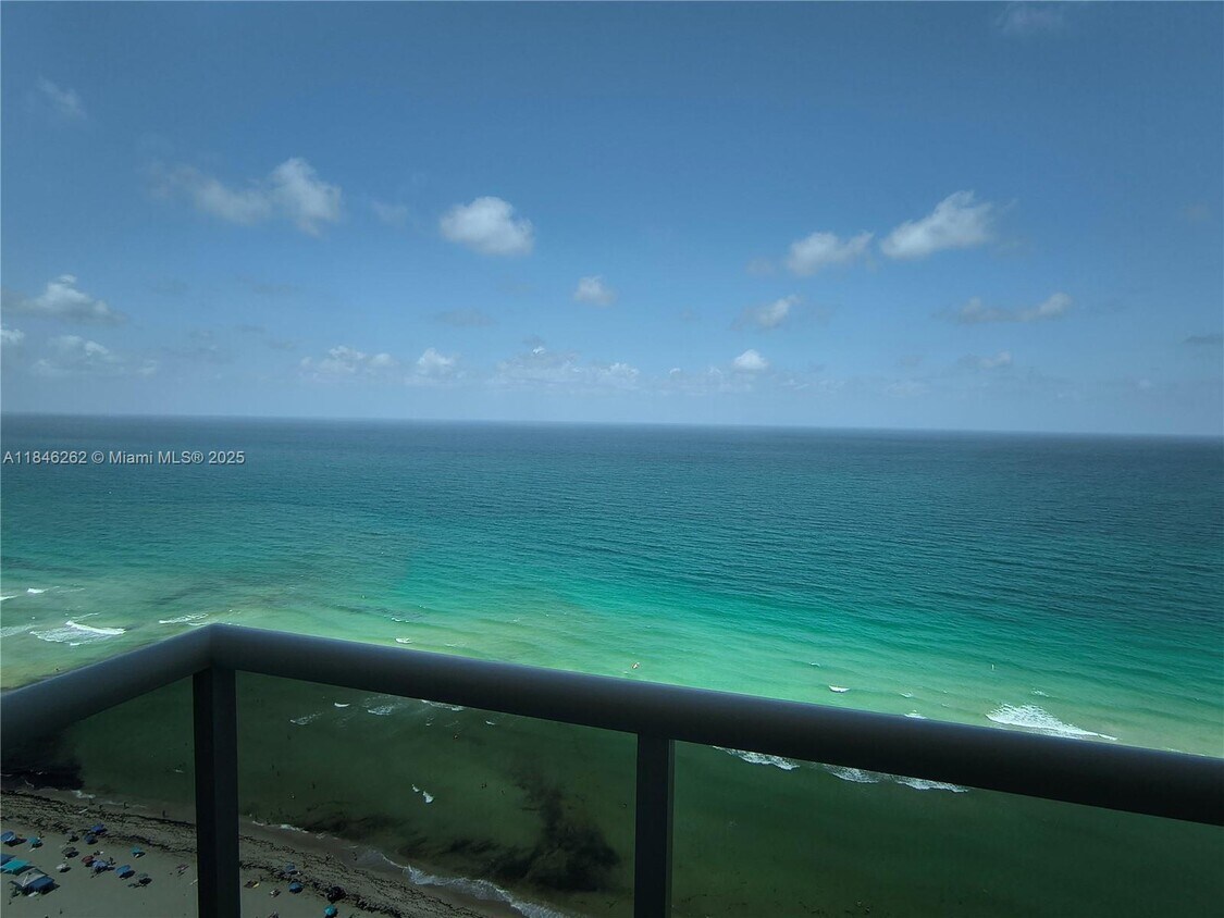 Primary Photo - 19111 Collins Ave