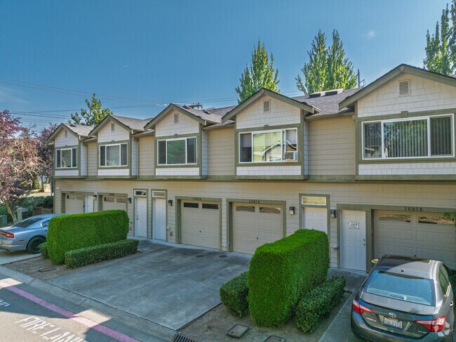 Building Photo - Rolling Hills