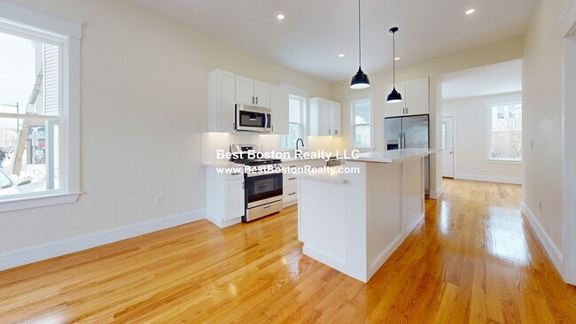 Foto del edificio - 242 Somerville Ave