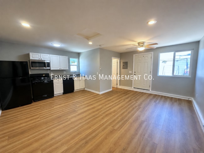 Building Photo - 5440 Cerritos Ave