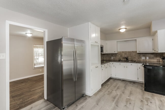 Building Photo - 402 Dawson Dr