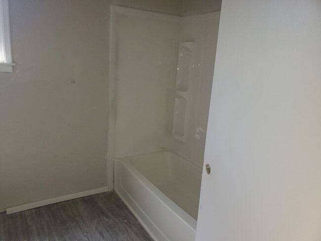 Building Photo - Affordable 2bed 1bath Home in the Village District!