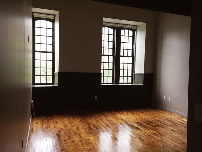 Studio Loft + Den - Mill No. 1