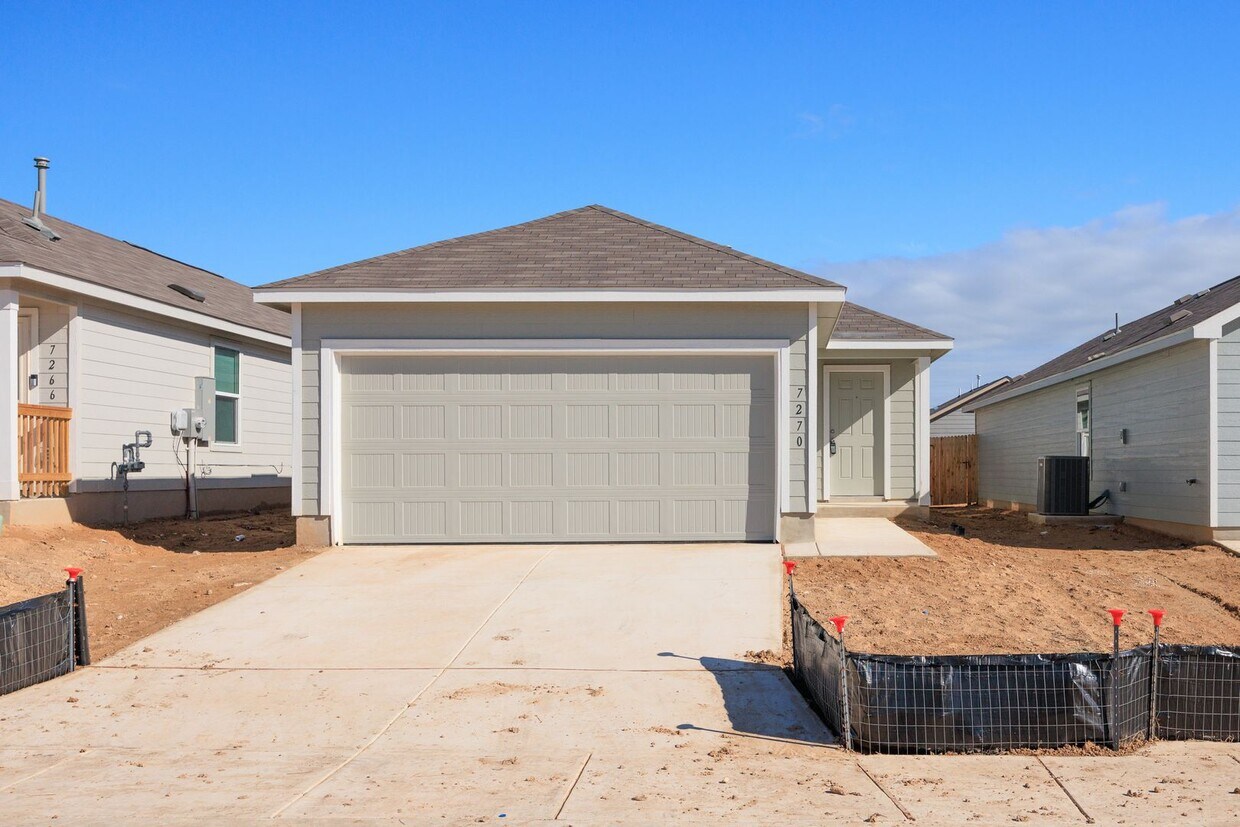 Foto principal - Charming 4-Bedroom Home in San Antonio wit...