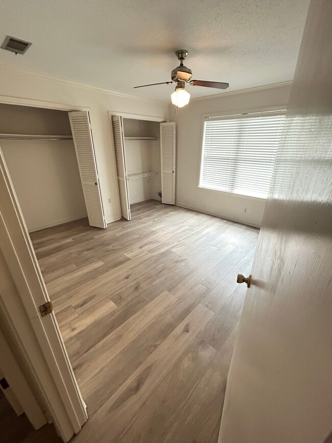 Building Photo - 2 Bedroom Townhouse in Port Allen