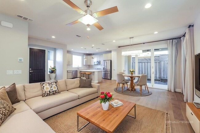 Foto del edificio - PURE Property Management Presents: Your Gateway to Elevated Living in the Coveted Twin Creeks Par...