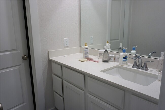 Building Photo - 16626 Lake Austin St