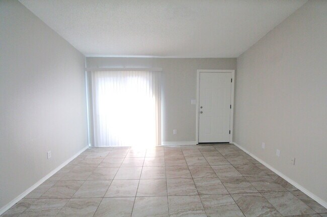 Foto del edificio - Updated 2-Bedroom Apartment with Private Patio and Move-In Special! –1/2 Off First Month Rent!