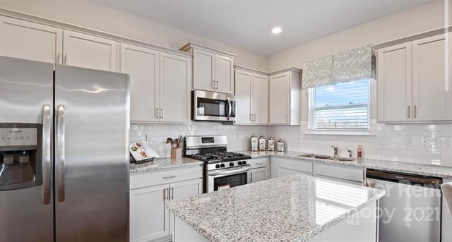 Foto del edificio - 2106 Hendersonville Rd