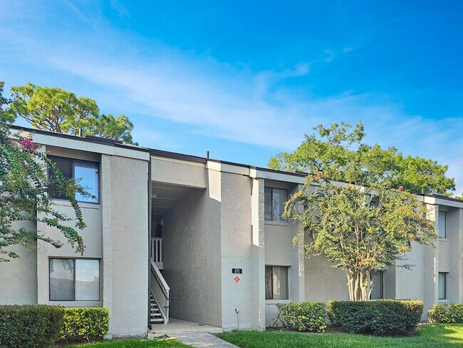 Building Photo - REMODELED & UPDATED condo in Longwood