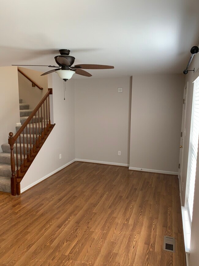 Building Photo - 457 Wild Oak Dr