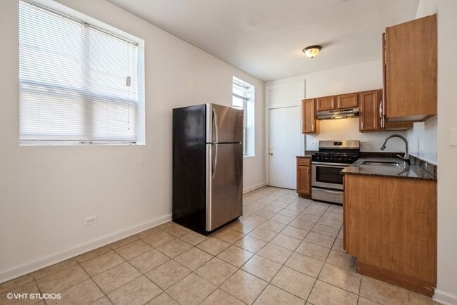 Building Photo - 5162 S King Dr
