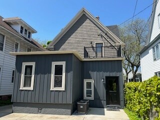 Foto del edificio - 2732 N Downer Ave