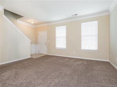 Building Photo - Exclusive Home