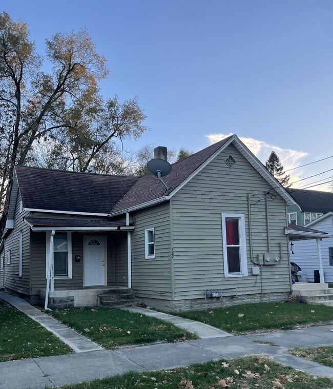 Building Photo - 329 W Locust St