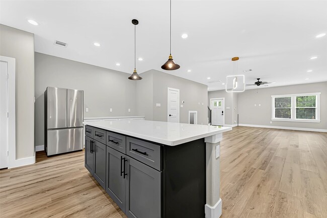Building Photo - 809 Avenue J Pl