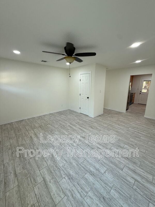 Building Photo - 6205E Highway 67