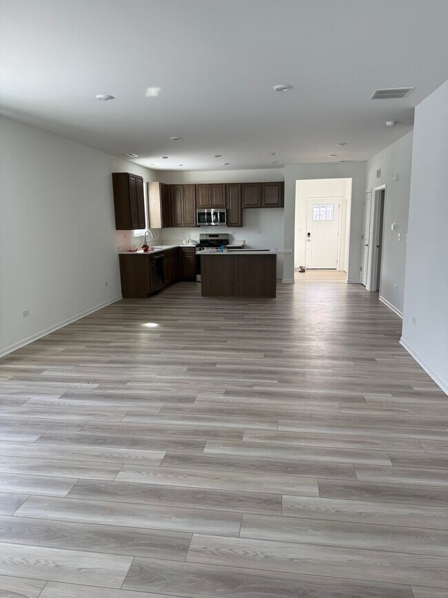 Building Photo - 7603 Honeysuckle Ln