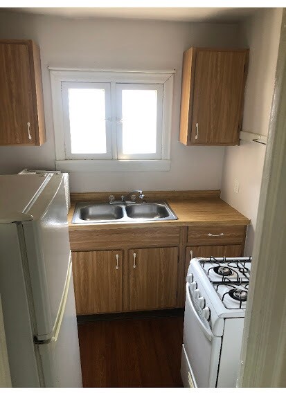 Kitchen - 304 Eddy Ct S