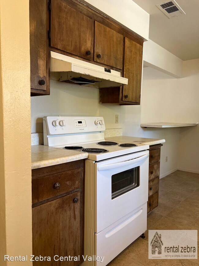Building Photo - 3 br, 2 bath House - 3290 Cheyenne Dr
