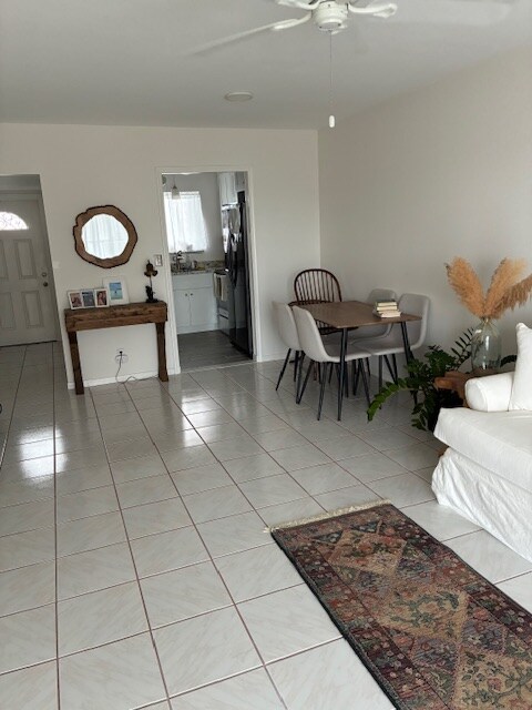 Foto del edificio - 100 Waterway Dr S