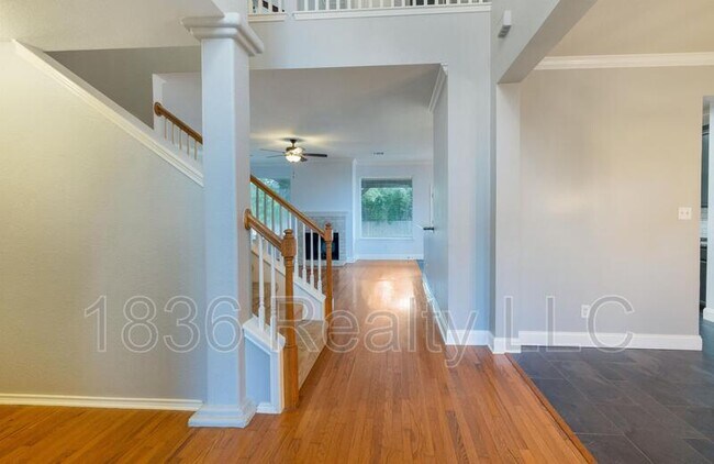 Building Photo - 1213 Red Ranch Cir