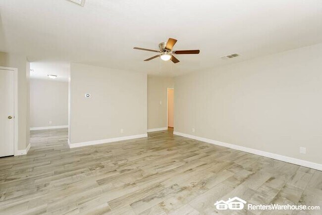 Foto del edificio - One Story 3 bedroom / 2 bathroom in Dover.