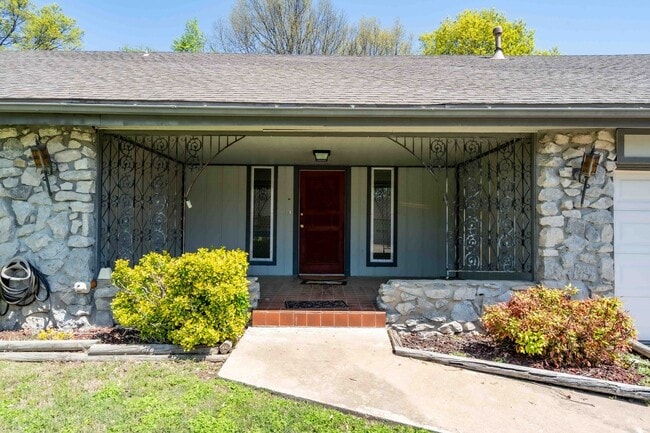 Building Photo - 3 Bed / 2 Bath in South Tulsa!