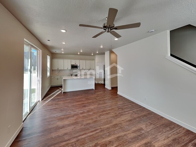 Building Photo - 1256 W Mahogany St