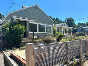 Building Photo - 4110 Beach Dr SW