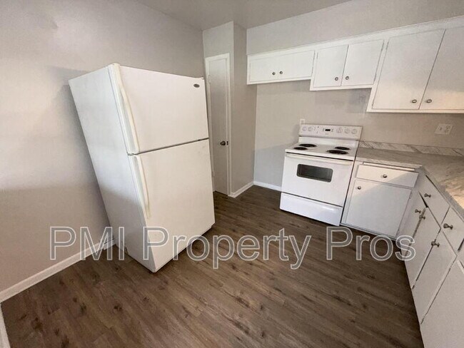 Building Photo - 7701 W Hampton Ave