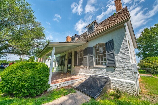 Building Photo - UNIQUE OFFERING-HISTORIC CAPE COD ON URBAN...