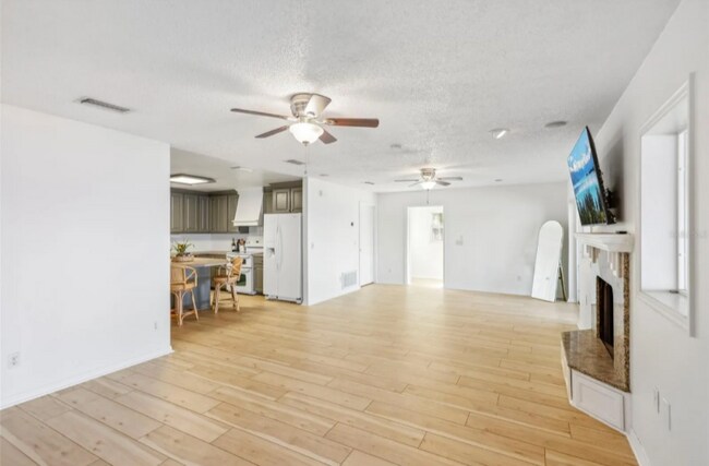 Foto del edificio - 3420 Lake Harney Cir
