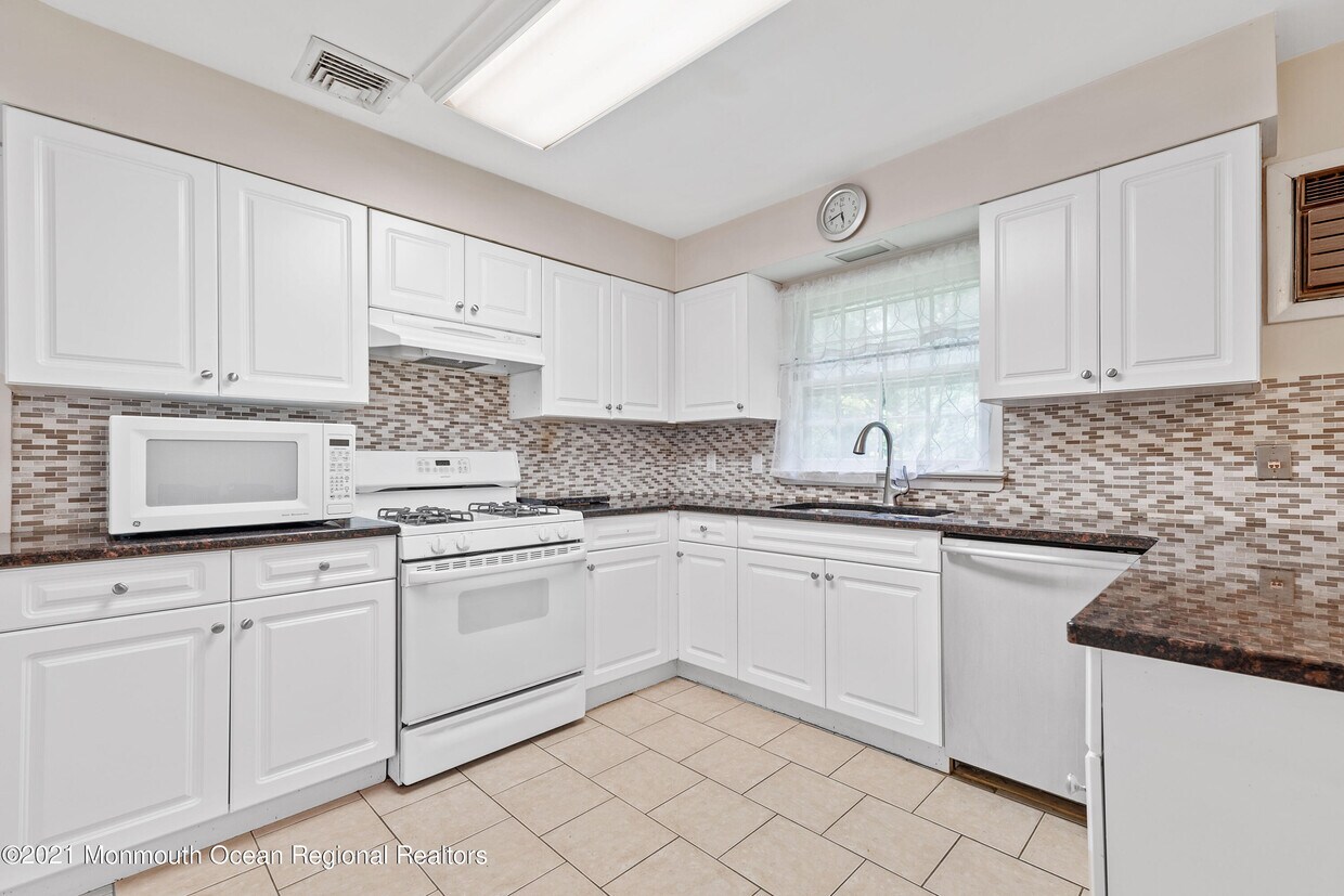 404 Brookside Ave, Oakhurst, NJ 07755 House Rental in Oakhurst, NJ