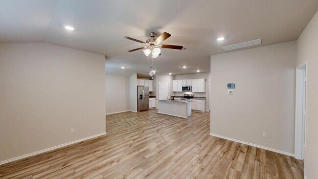 Foto del edificio - "Spacious 4-Bedroom Gem on Luella Drive – Your Perfect Killeen Retreat!"