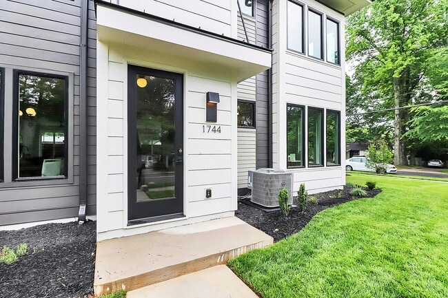 Building Photo - 1744 Arnold Dr