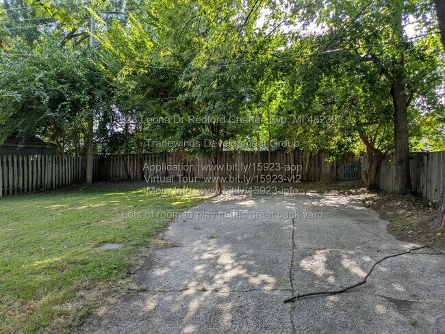 Building Photo - 15923 Leona Dr