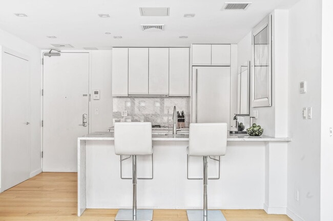 Building Photo - 250 Bowery