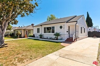 Building Photo - 6700 W 85th Pl