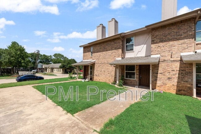Building Photo - 105 Wildwood Ct