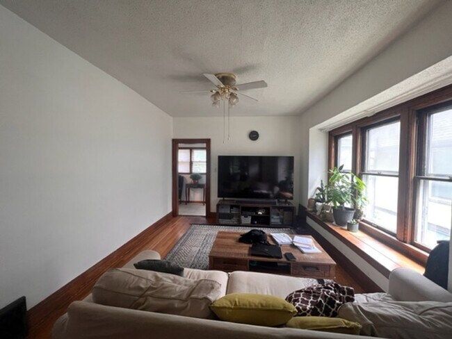 Building Photo - Charming 4 bedroom home in Westport