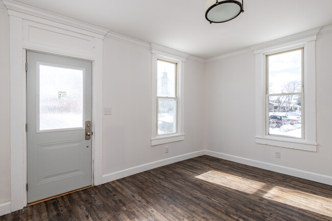 Foto del edificio - 833 E Pearl St