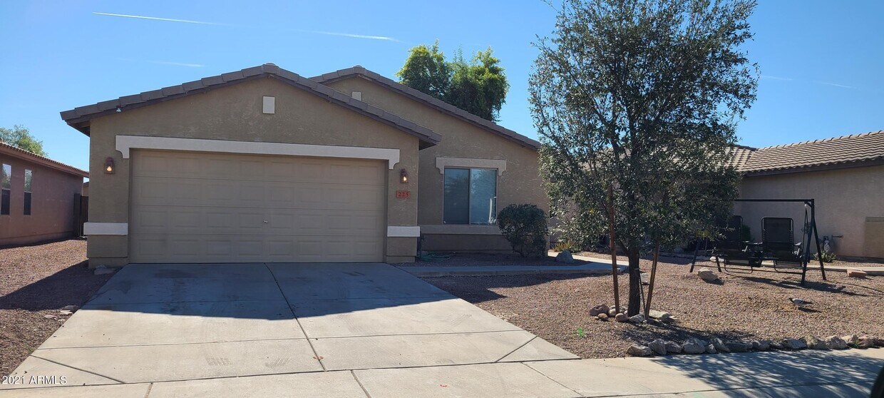 Primary Photo - 225 W Santa Gertrudis Trl