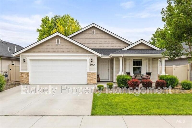 Primary Photo - 260 W Waukesha St