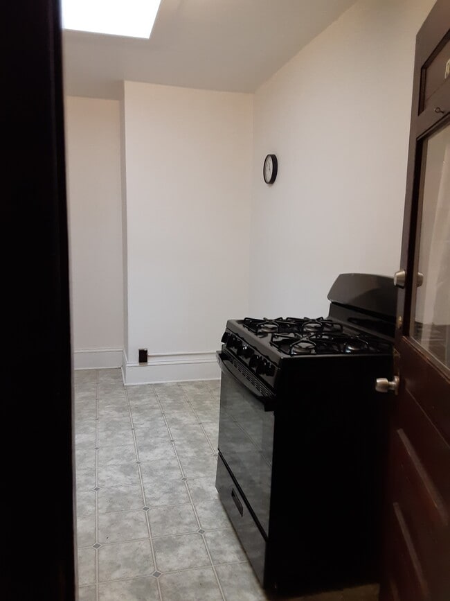 Building Photo - 83 Main St