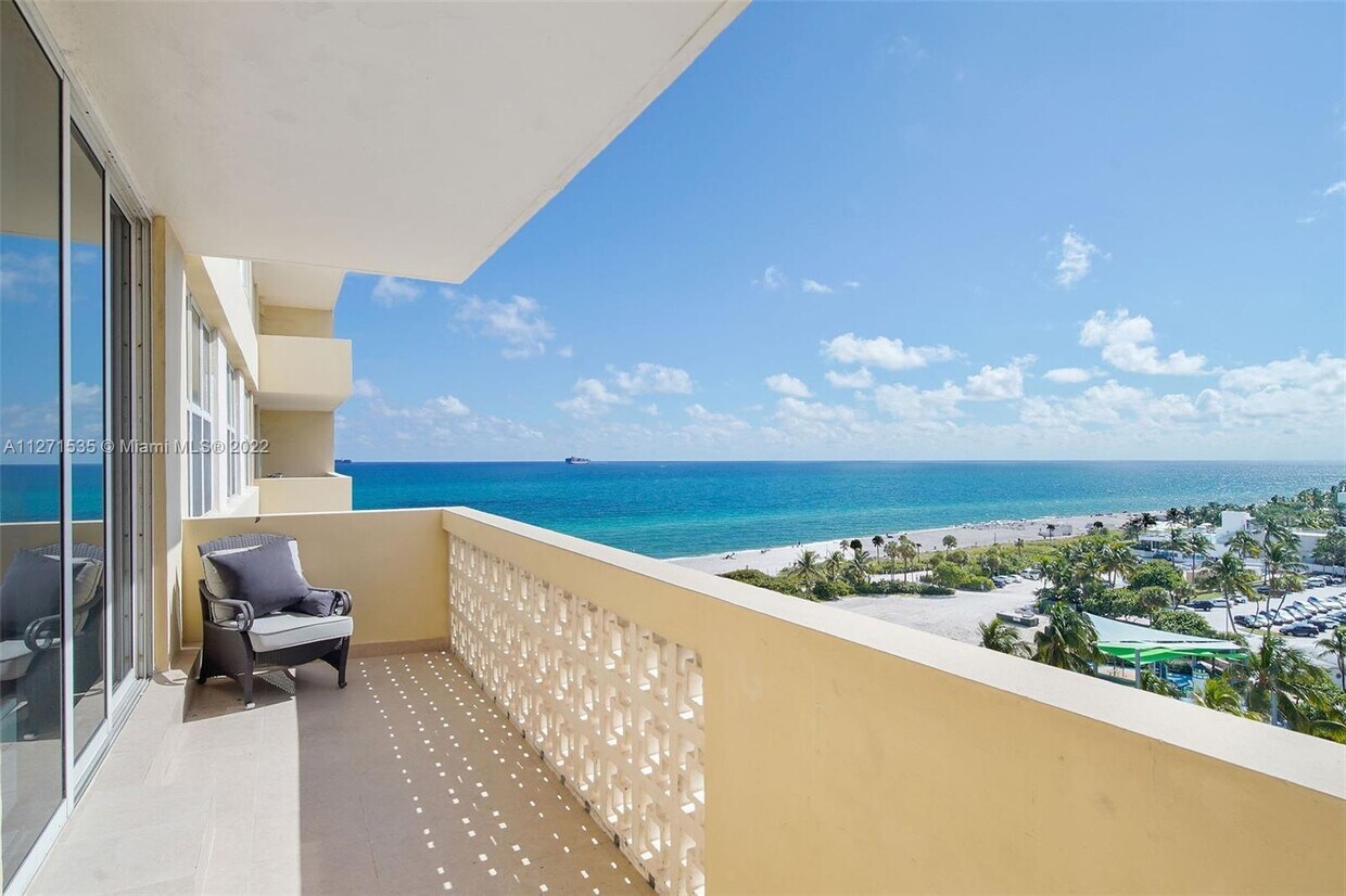 Primary Photo - 4747 Collins Ave