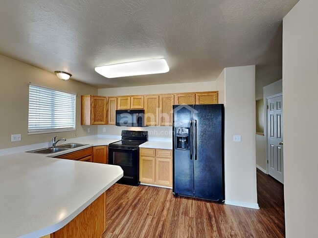 Building Photo - 1401 N 2225 W