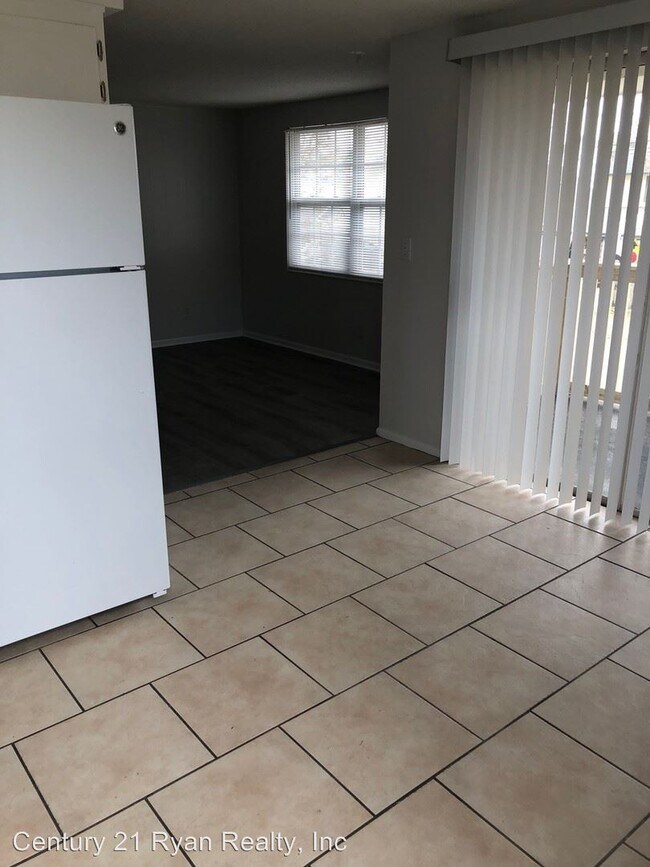 Building Photo - 7220 Poinciana Dr