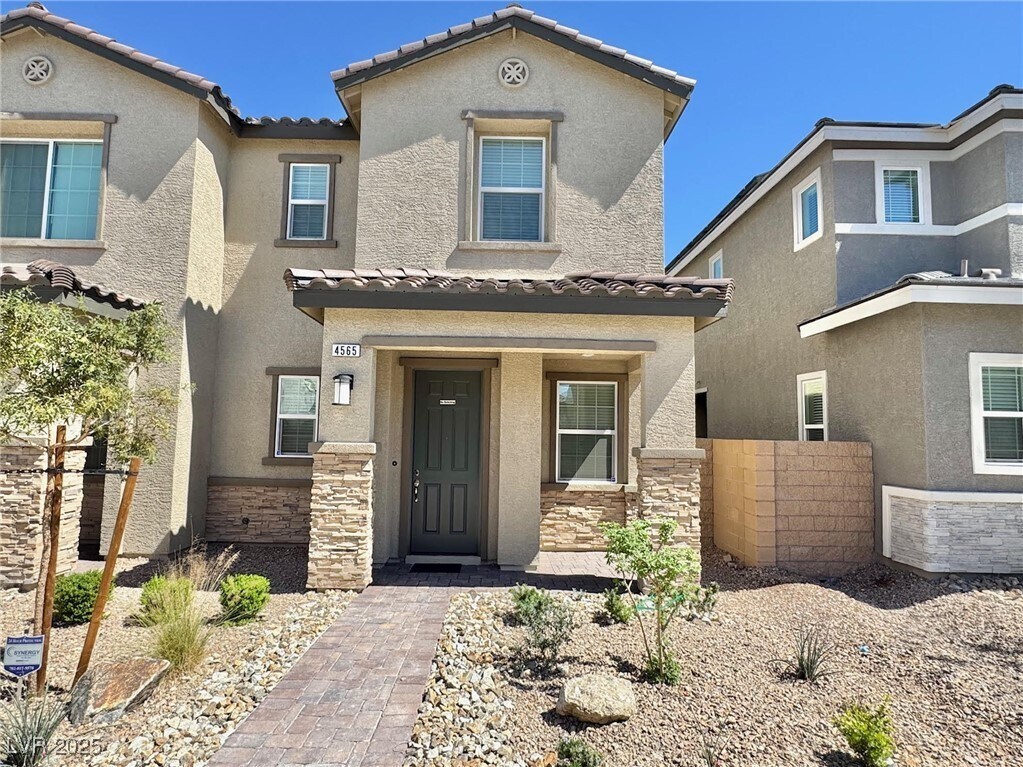 Foto principal - 4565 Queens Hill St